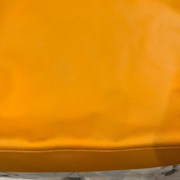 Women's Handbag - Picture 8 of 11